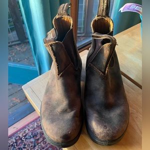 Brown blundstone boots. Condition is good. Have been worn but lots of love left.